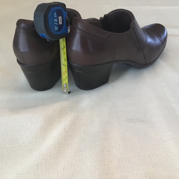 Clarks Leather Shooties Size 9 - Picture 2 of 4
